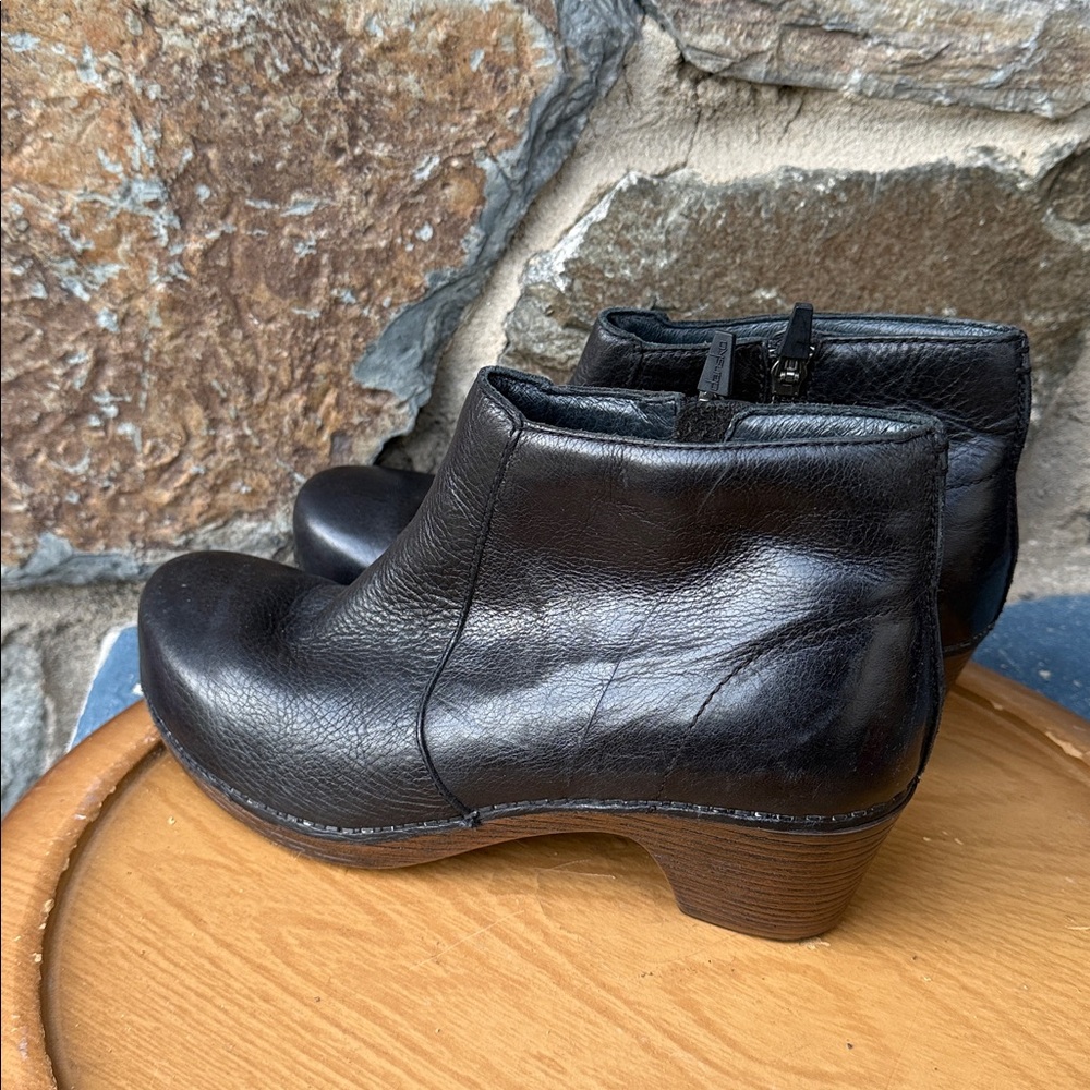 Dansko Black Leather Ankle Booties Side Zip Comfort Heel EU 38 - Picture 3 of 7